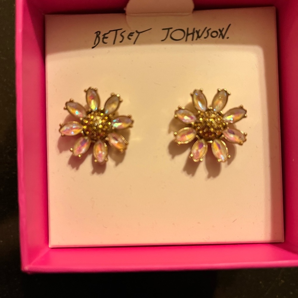 Betsey Johnson daisy stud earrings